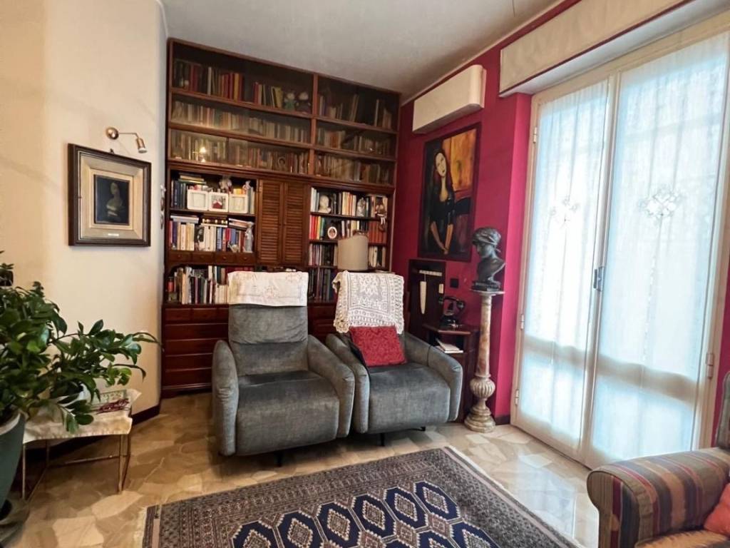 appartamento in vendita a Milano in zona Adriano