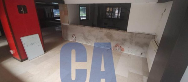 locale commerciale in vendita a Milano in zona Centro Direzionale