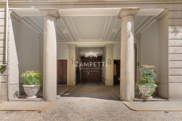 appartamento in vendita a Milano in zona Cadorna