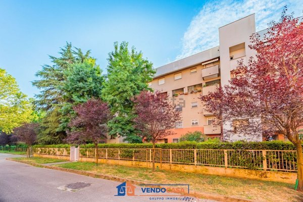 appartamento in vendita a Milano in zona Barona