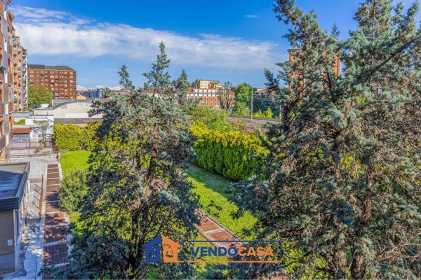 appartamento in vendita a Milano in zona Porta Genova