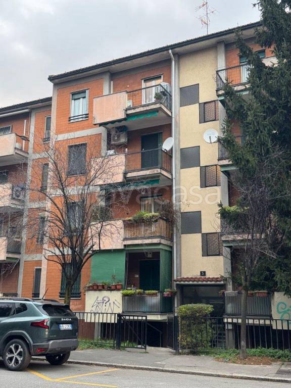appartamento in vendita a Milano in zona Feltre