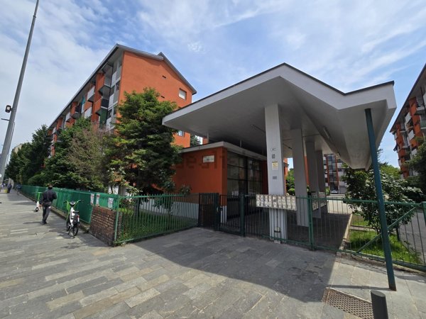 appartamento in vendita a Milano in zona Lorenteggio