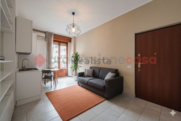 appartamento in vendita a Milano in zona Lorenteggio