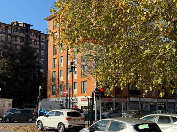appartamento in vendita a Milano in zona Lorenteggio