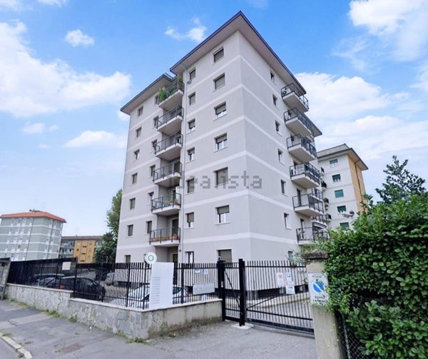 appartamento in vendita a Milano in zona Gorla