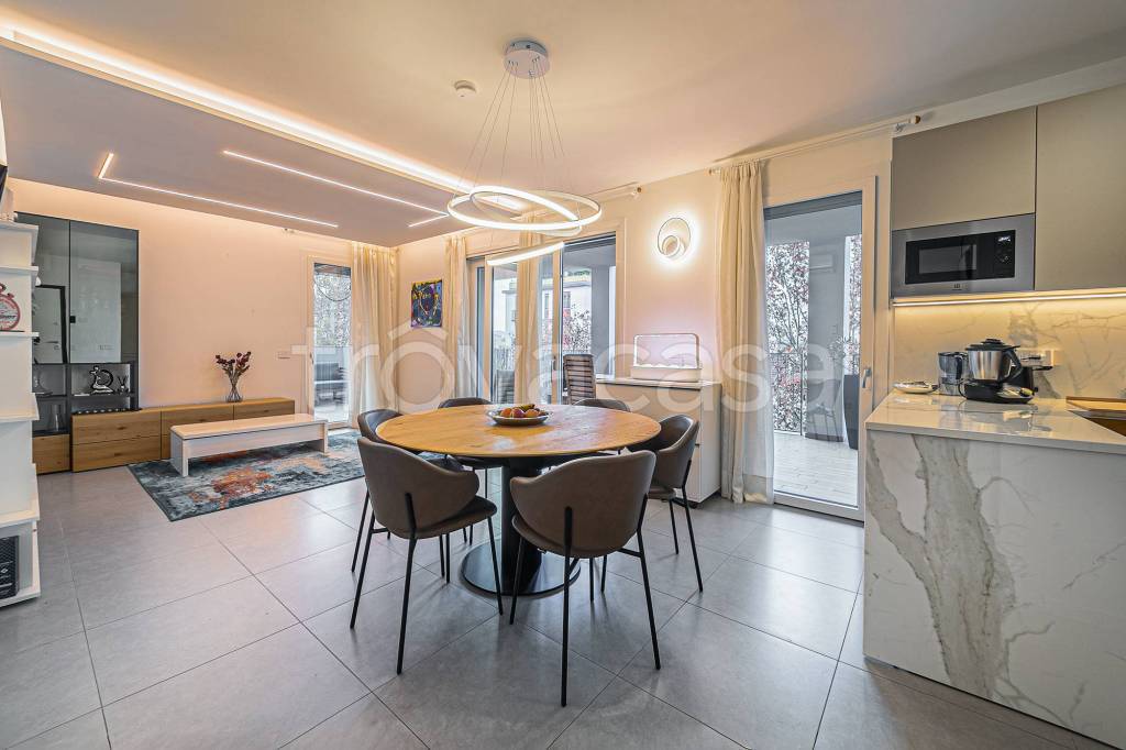 appartamento in vendita a Milano in zona Sempione