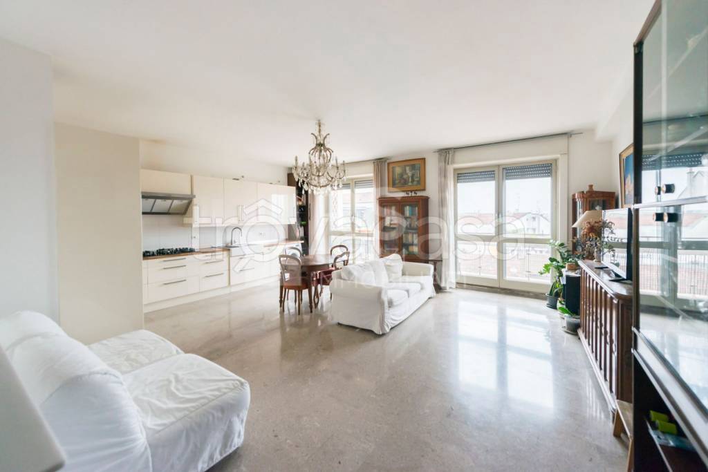 appartamento in vendita a Milano in zona Loreto