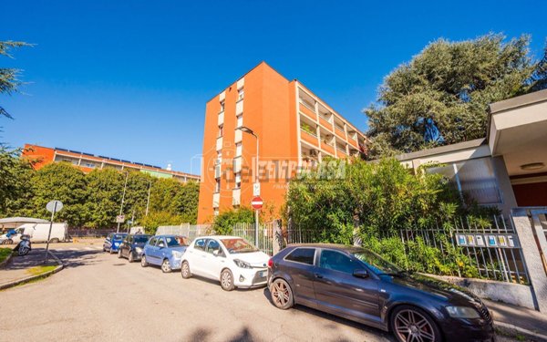 appartamento in vendita a Milano in zona Vigentino