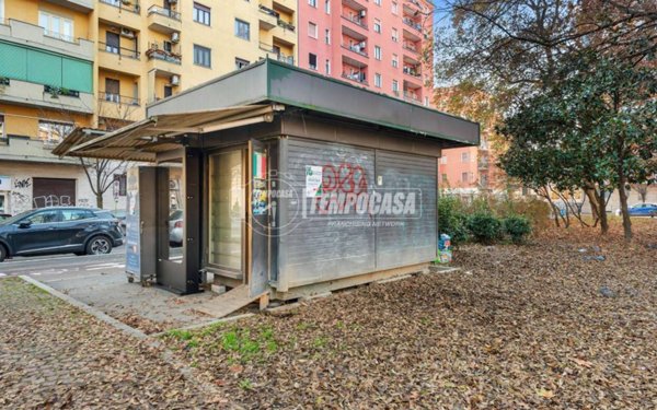 negozio in vendita a Milano in zona Piazzale Lodi