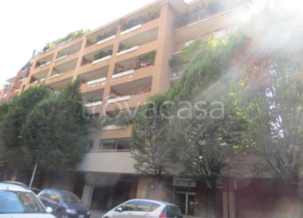 appartamento in vendita a Milano in zona Adriano