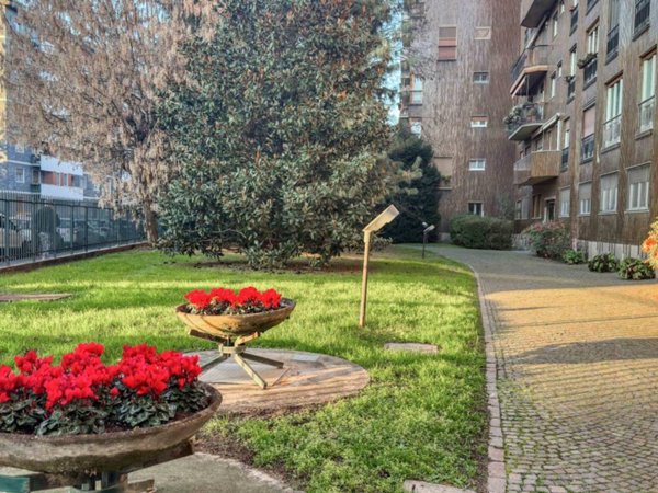appartamento in vendita a Milano in zona Vigentino