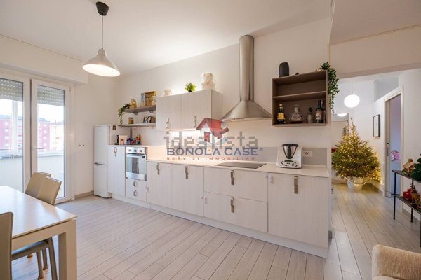 appartamento in vendita a Milano in zona Gallaratese