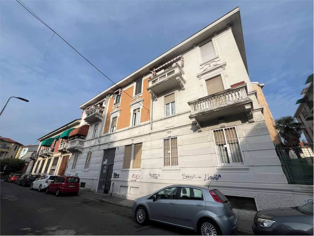 appartamento in vendita a Milano in zona Baggio