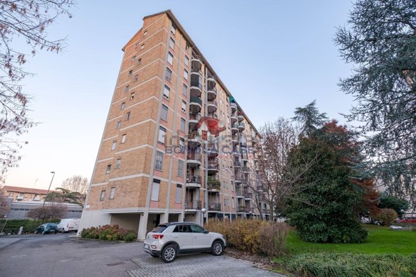 appartamento in vendita a Milano in zona Gallaratese