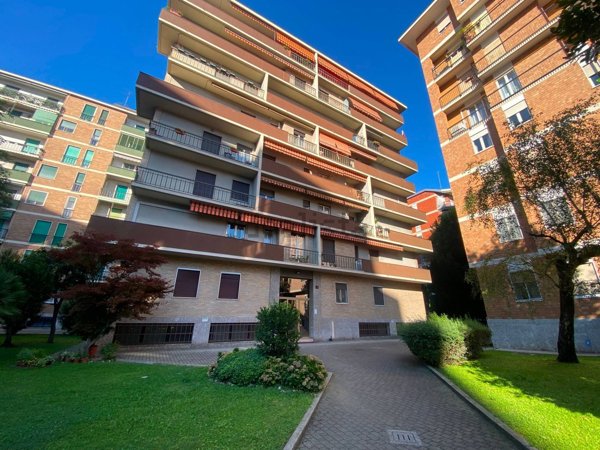 ufficio in vendita a Milano in zona Città Studi