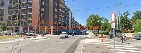 negozio in vendita a Milano in zona Lorenteggio