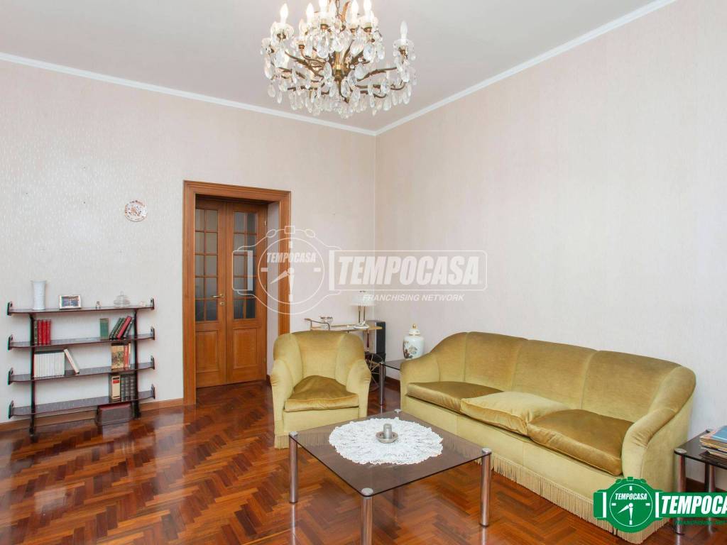 appartamento in vendita a Milano in zona Sant'Ambrogio