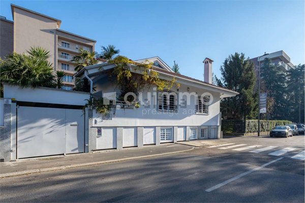 casa indipendente in vendita a Milano in zona Vigentino