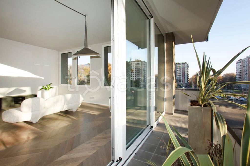 appartamento in vendita a Milano in zona Centro Direzionale