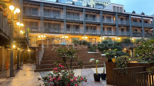 appartamento in vendita a Milano in zona Porta Nuova