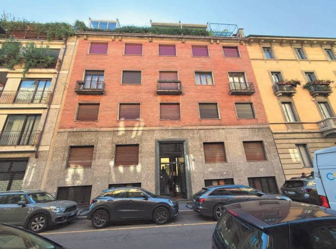 appartamento in vendita a Milano in zona Sant'Ambrogio