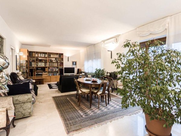 appartamento in vendita a Milano in zona Città Studi