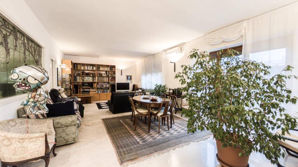 appartamento in vendita a Milano in zona Città Studi