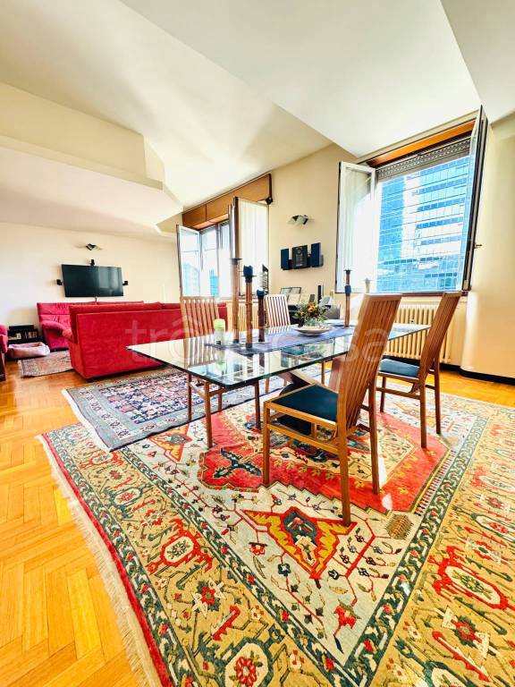 appartamento in vendita a Milano in zona Porta Nuova