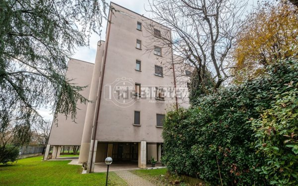 appartamento in vendita a Milano in zona Vigentino