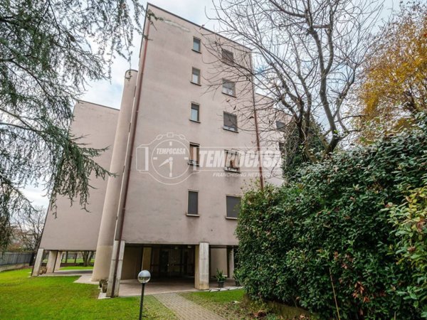 appartamento in vendita a Milano in zona Vigentino