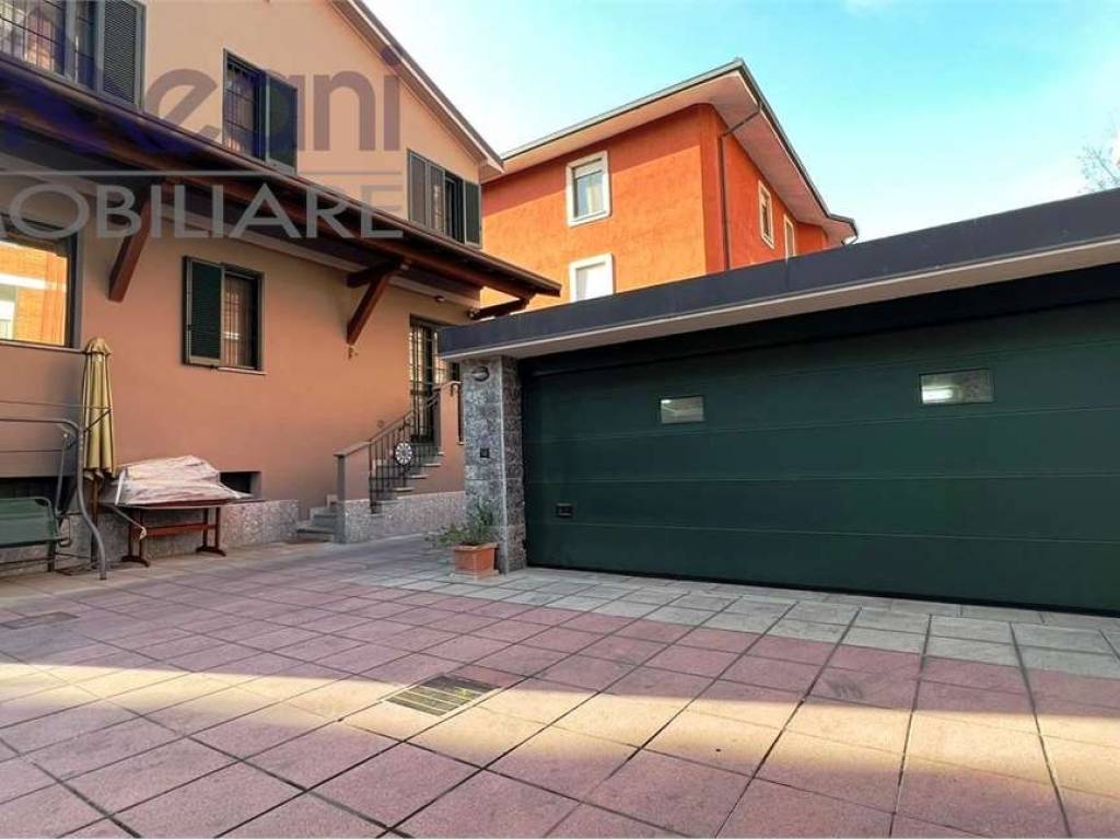 casa indipendente in vendita a Milano in zona Rogoredo