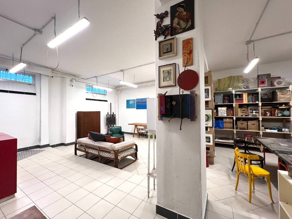 locale commerciale in vendita a Milano in zona Porta Ticinese