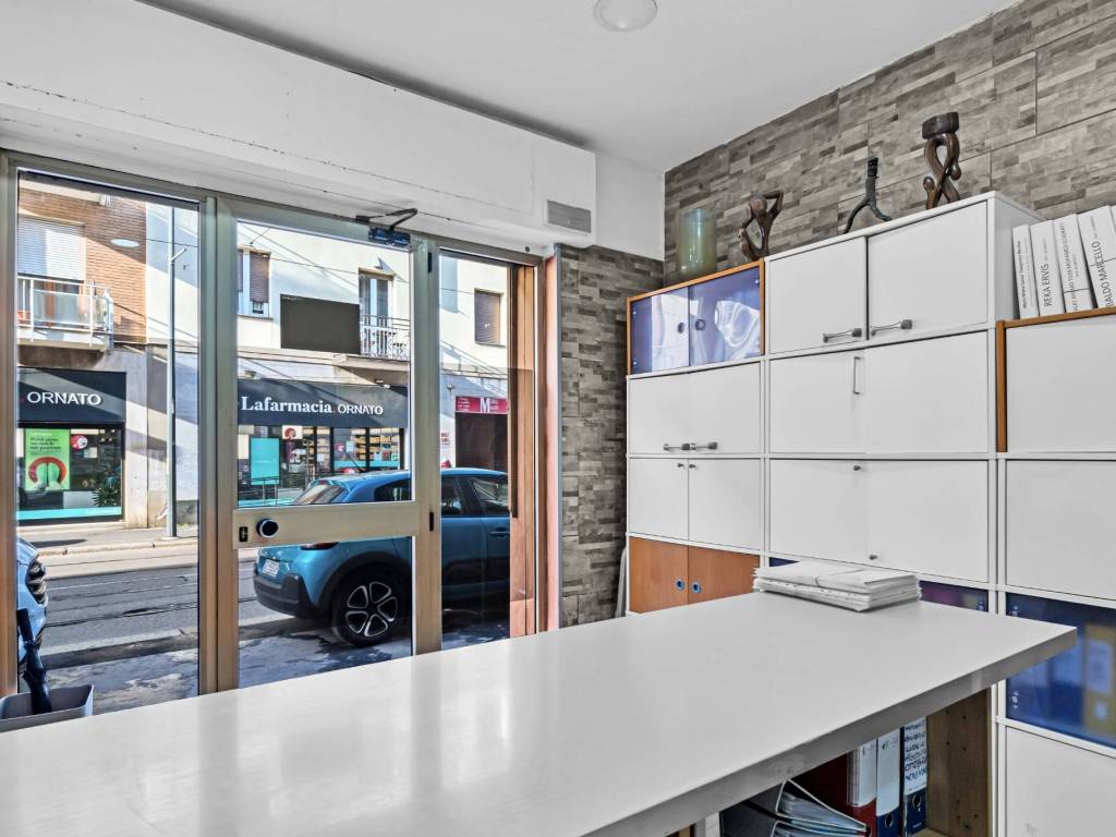 negozio in vendita a Milano in zona Niguarda