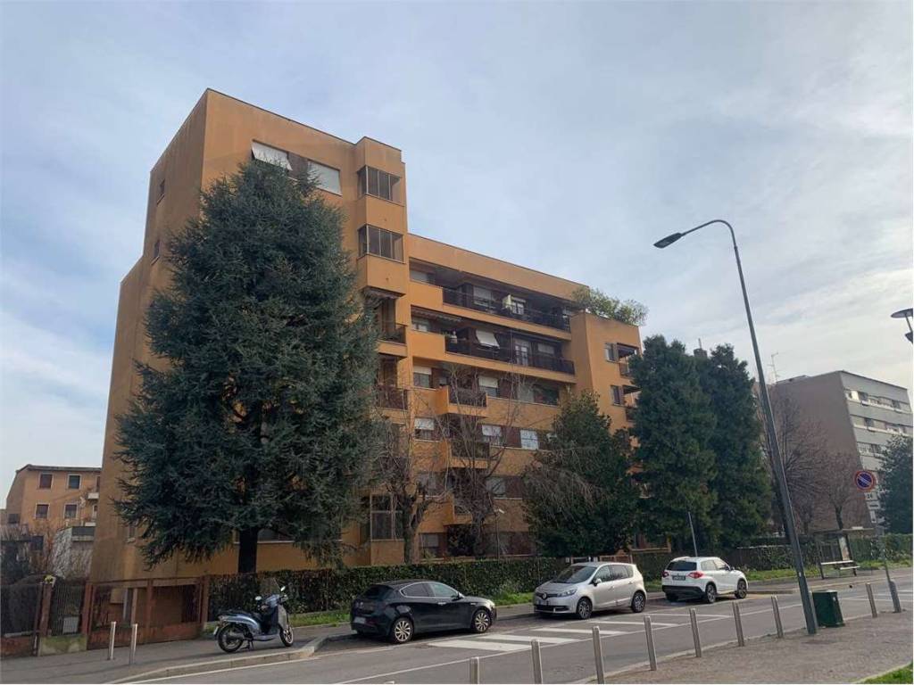 appartamento in vendita a Milano in zona Ponte Lambro