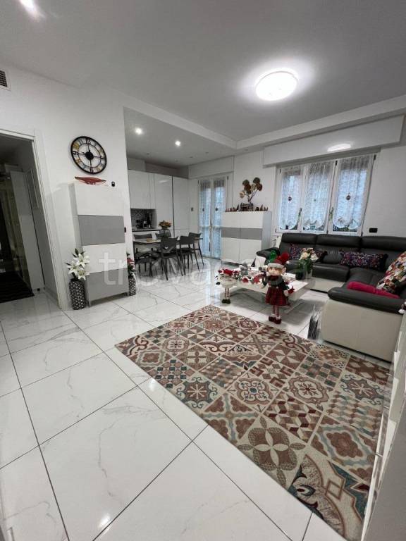 appartamento in vendita a Milano in zona Lorenteggio