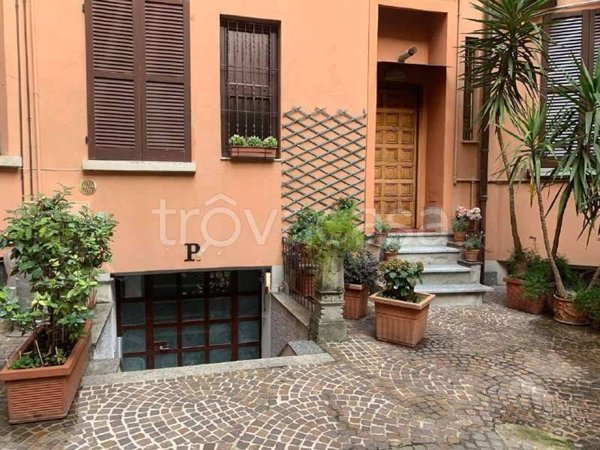 negozio in vendita a Milano in zona Porta Romana