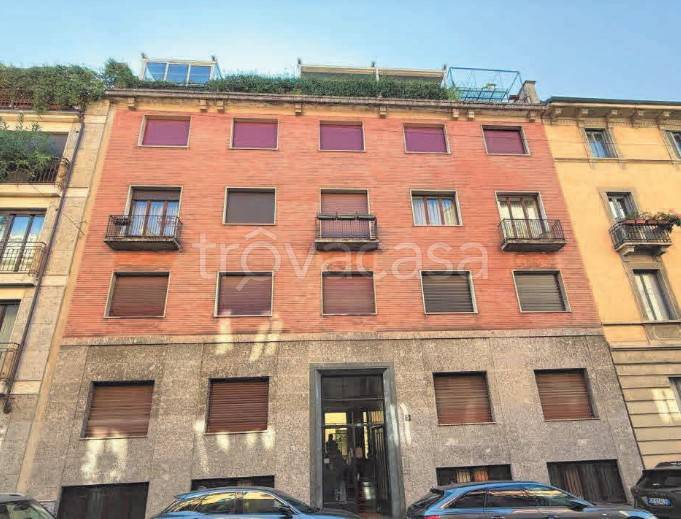 appartamento in vendita a Milano in zona Sant'Ambrogio
