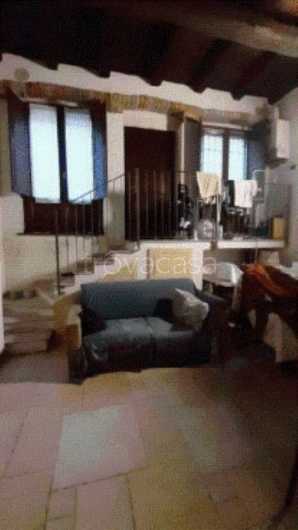 negozio in vendita a Milano in zona Baggio