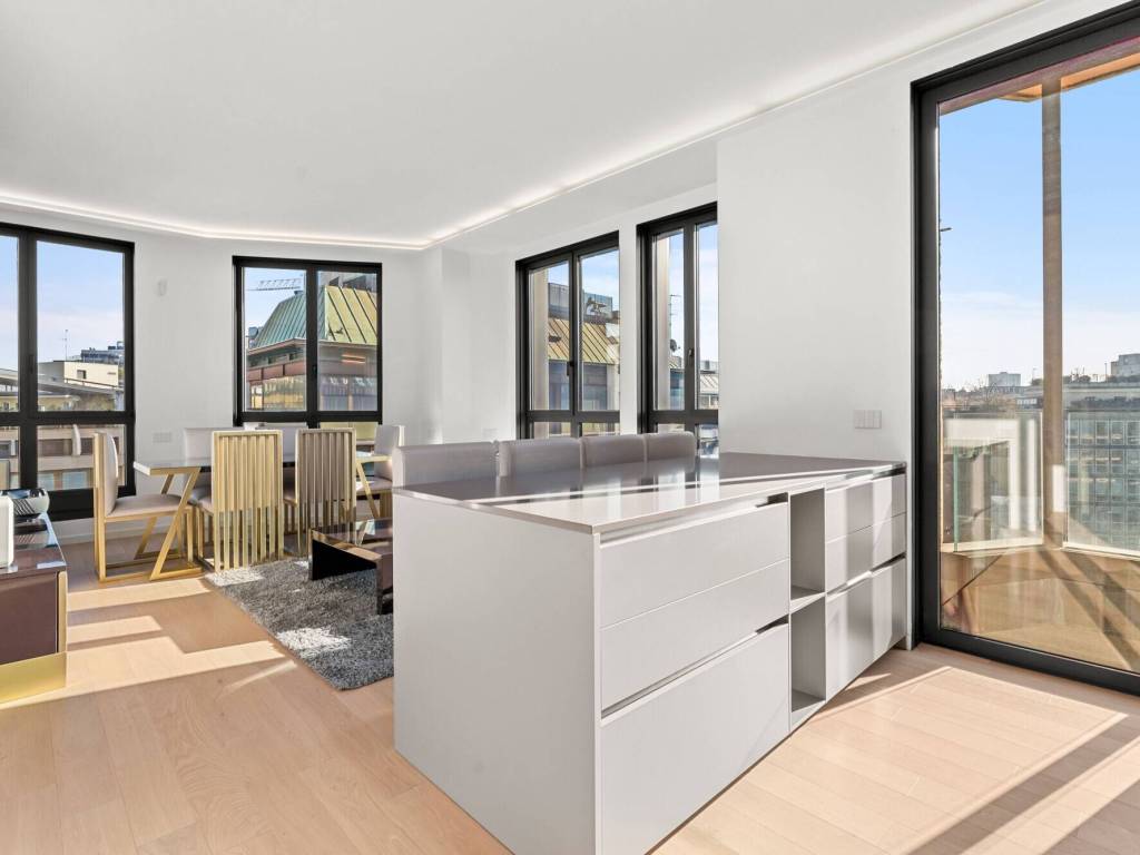 appartamento in vendita a Milano in zona Cadorna