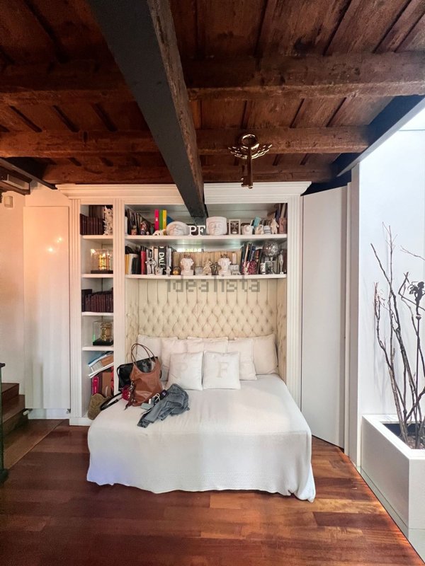 appartamento in vendita a Milano in zona Porta Ticinese