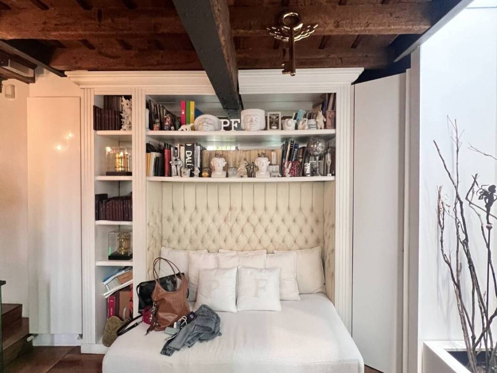 appartamento in vendita a Milano in zona Porta Ticinese