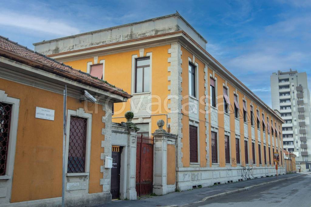 ufficio in vendita a Milano in zona Crescenzago