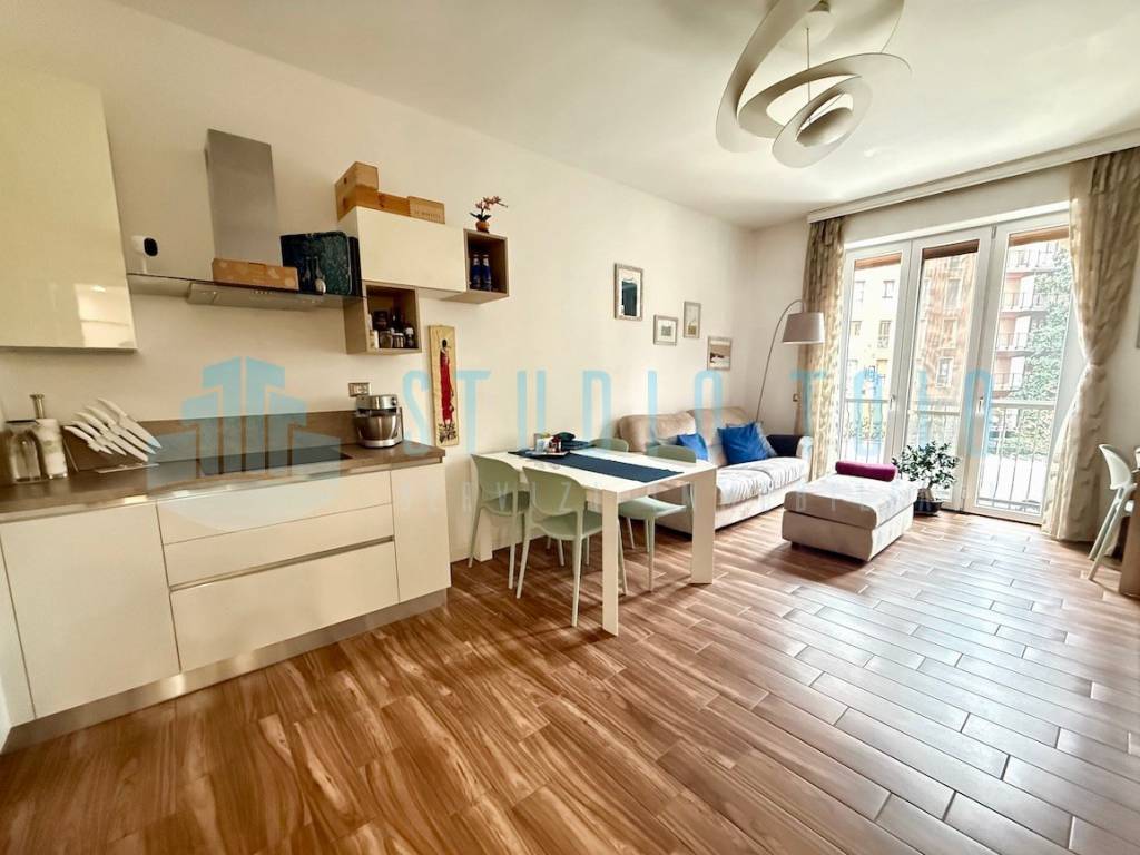 appartamento in vendita a Milano in zona Lorenteggio