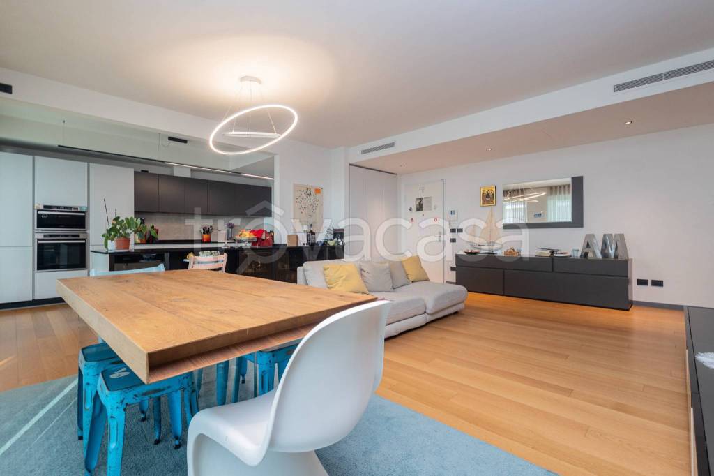 appartamento in vendita a Milano in zona Porta Vittoria