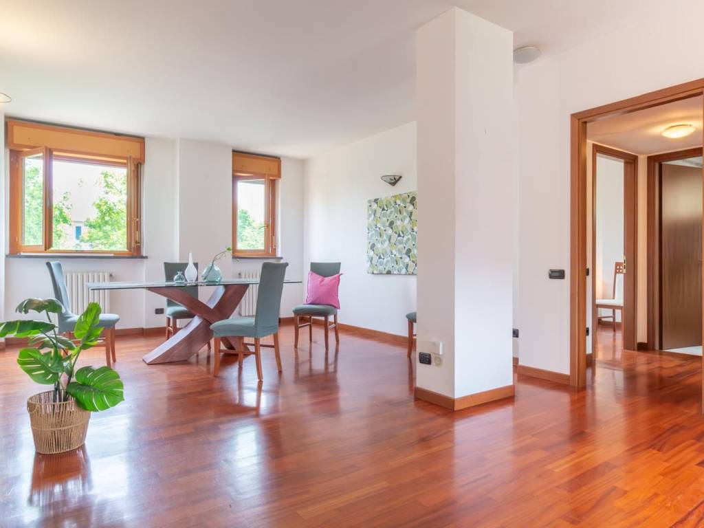 appartamento in vendita a Milano in zona Adriano