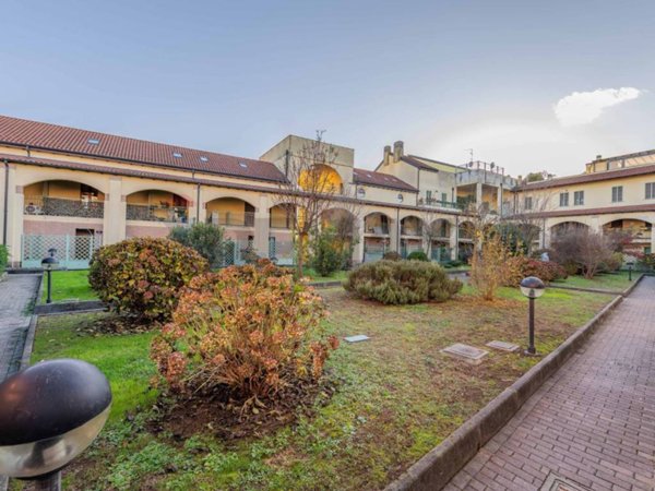 appartamento in vendita a Milano in zona Baggio