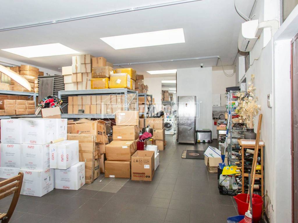 negozio in vendita a Milano in zona Isola