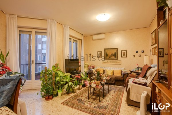 appartamento in vendita a Milano in zona Baggio