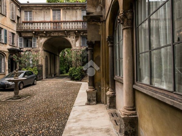 appartamento in vendita a Milano in zona Guastalla